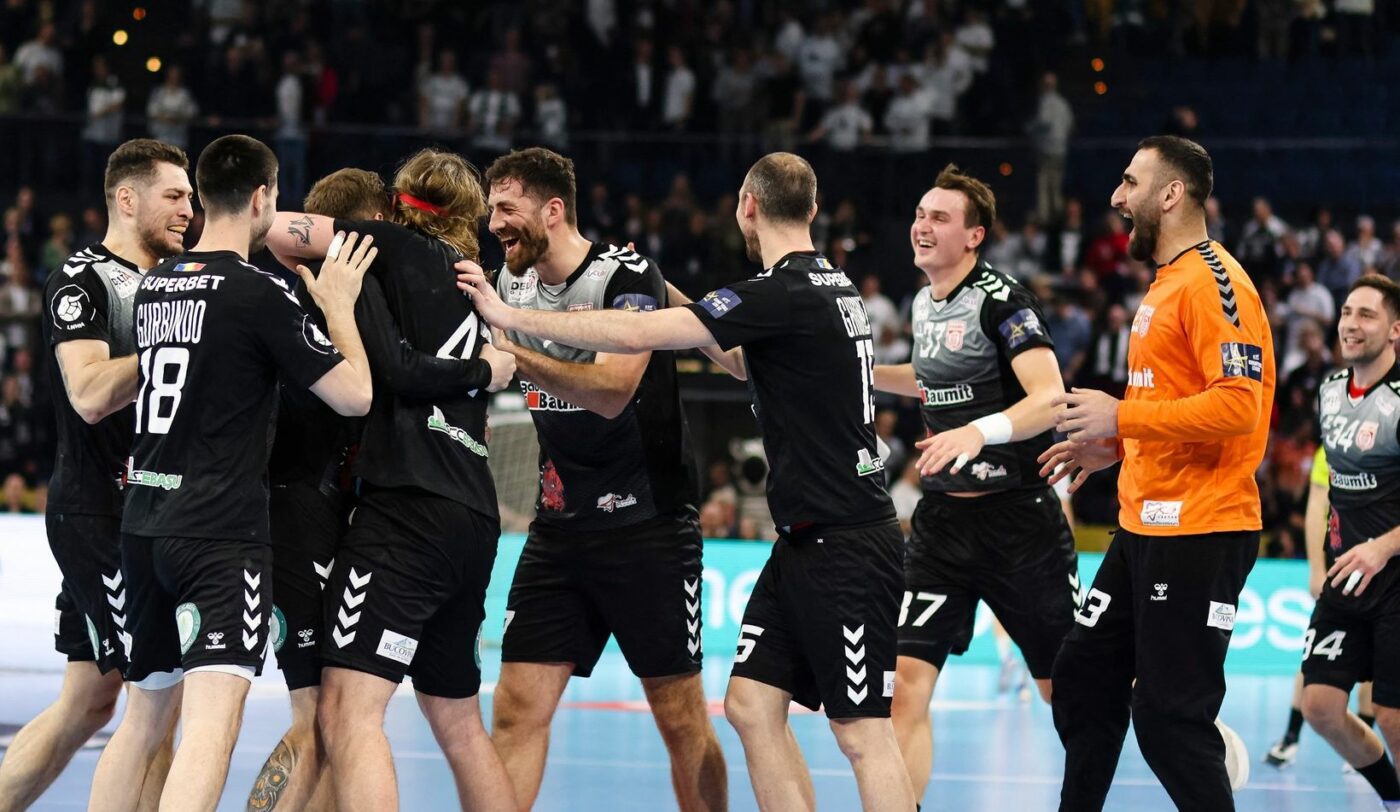 Ce gafă! Oficialii Federației Române de Handbal le-au greșit dinamoviștilor medaliile de campioni naționali