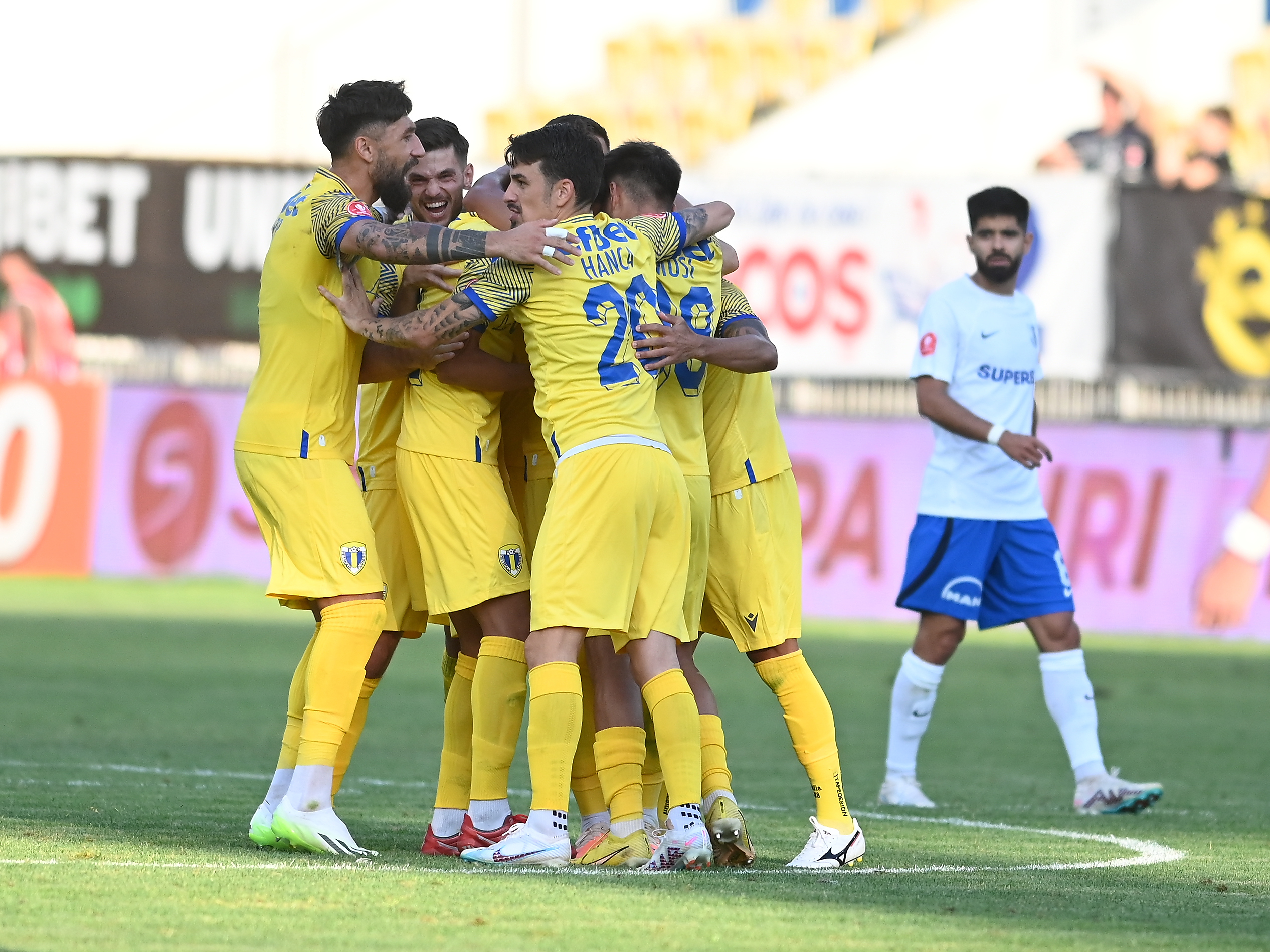 „Te-am dus la urgențe, ai plecat în scaun cu rotile”. Povestea dureroasă a unui fotbalist din Superliga