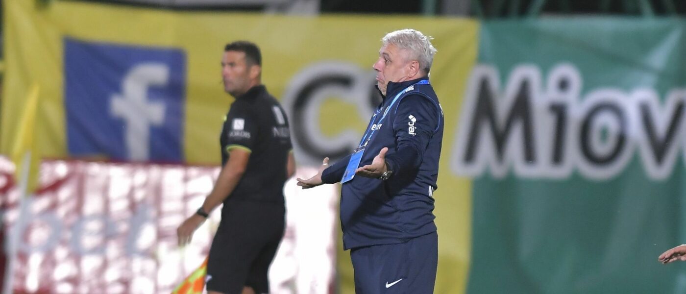 Primii doi angajați pe care Adrian Mititelu îi dă afară dacă Marius Șumudică devine antrenorul celor de la FC U Craiova! Au fost oamenii lui de încredere până acum, iar pentru unul dintre ei s-a certat cu mai mulți tehnicieni | EXCLUSIV