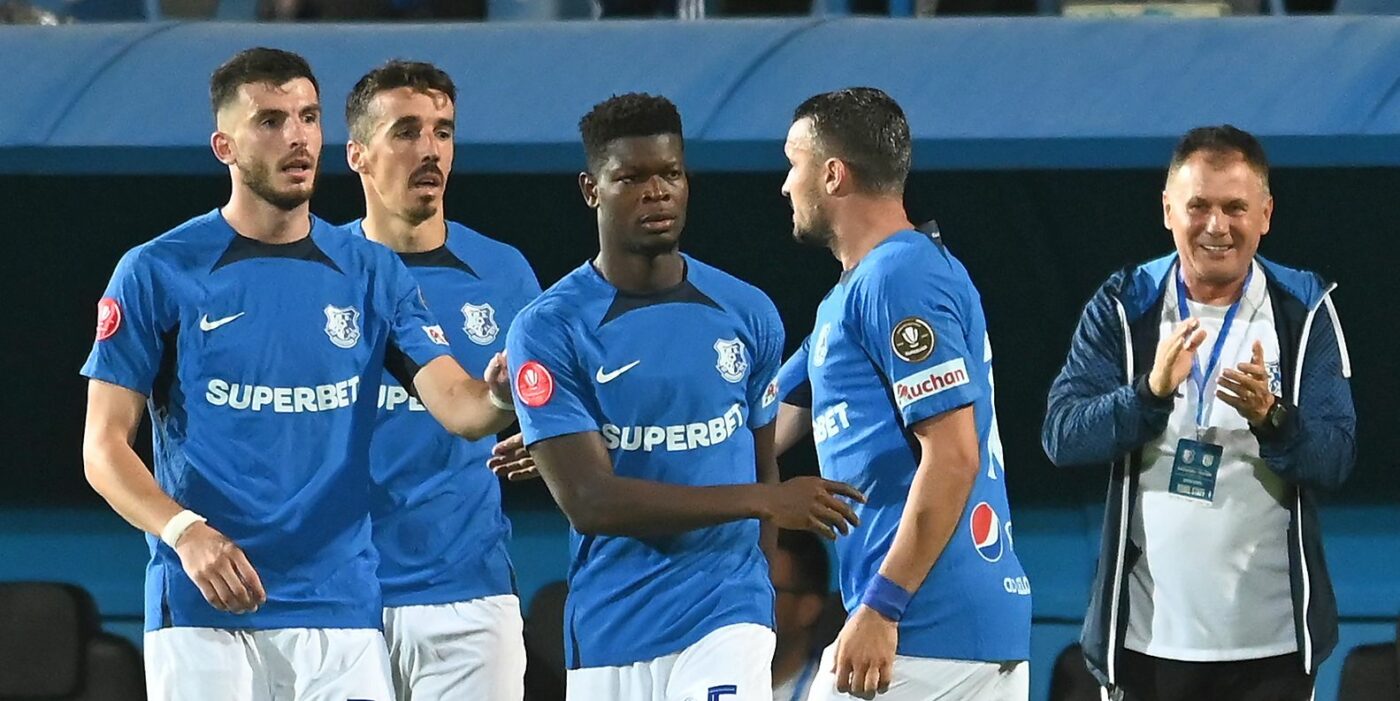 Probleme pentru Gheorghe Hagi în debutul meciului Rapid – Farul! Un om de bază s-a accidentat după primele secunde de joc și a cerut schimbare