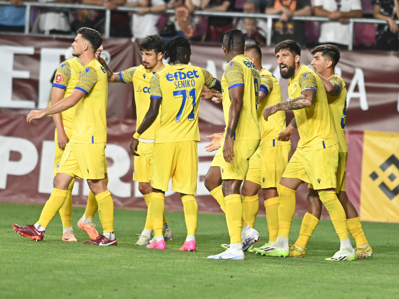 Ratează Dinamo – Petrolul, dar ajunge în zona arabă! Ofertă greu de refuzat pentru atacantul nigerian