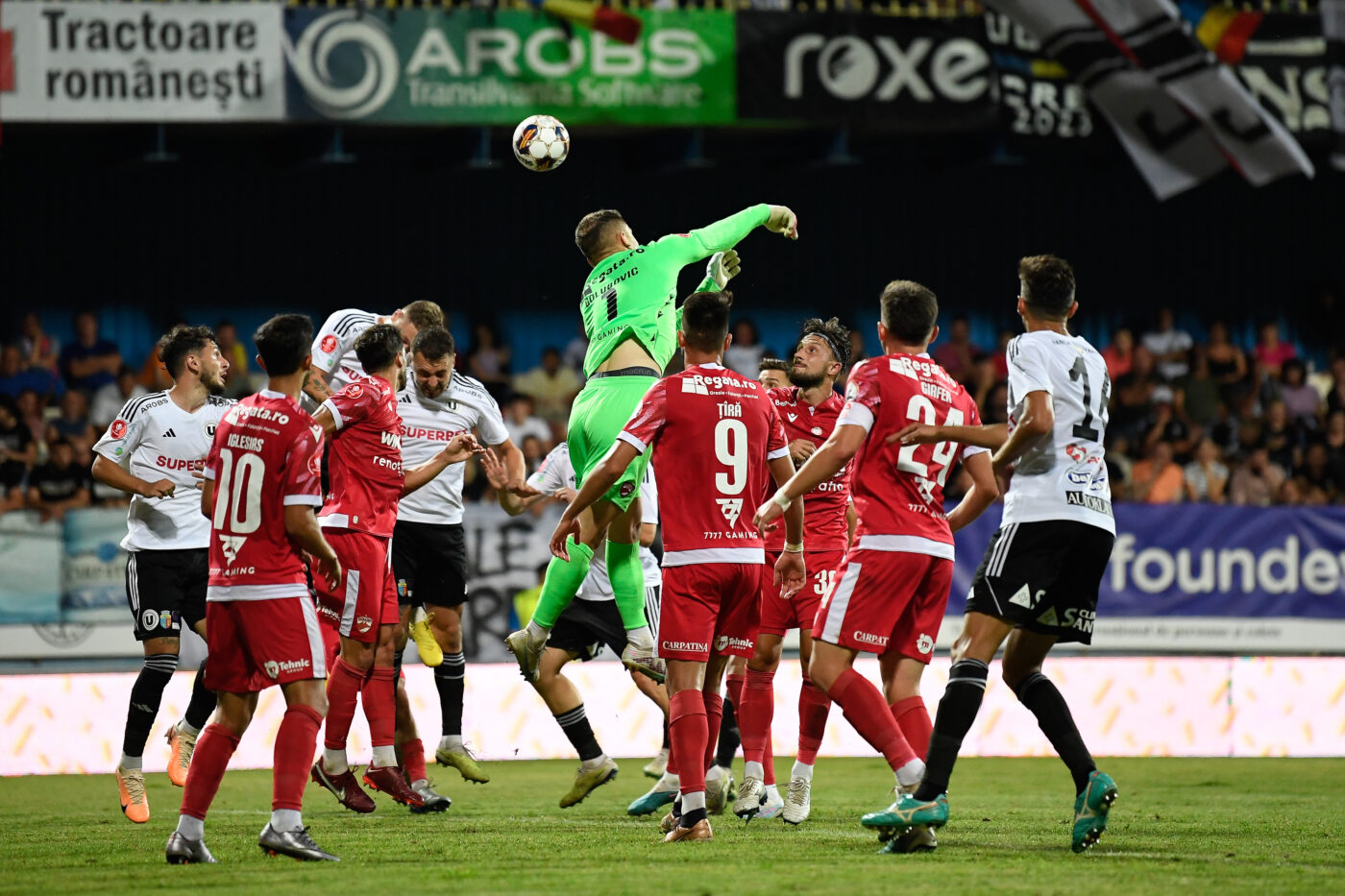 Lovitură uriașă pregătită la un club de tradiție din Superliga: un grup de investitori străini se implică și vor să transforme echipa într-o adevărată forță a României | EXCLUSIV
