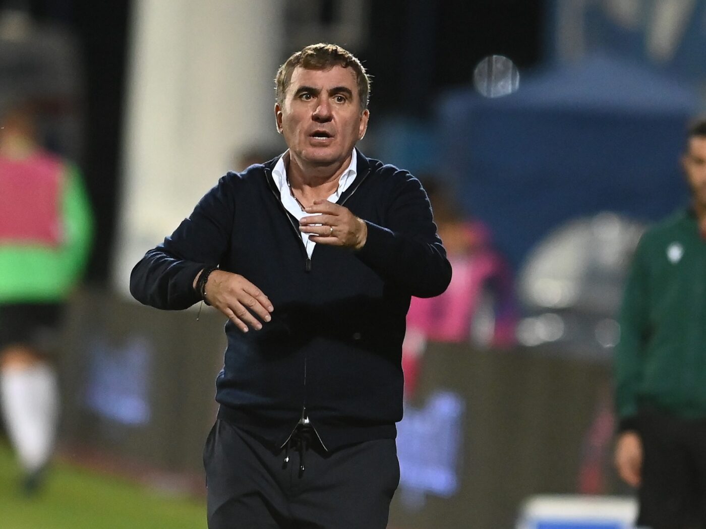 Scandal în Superliga! Gică Hagi cere amânarea, Universitatea Craiova refuză