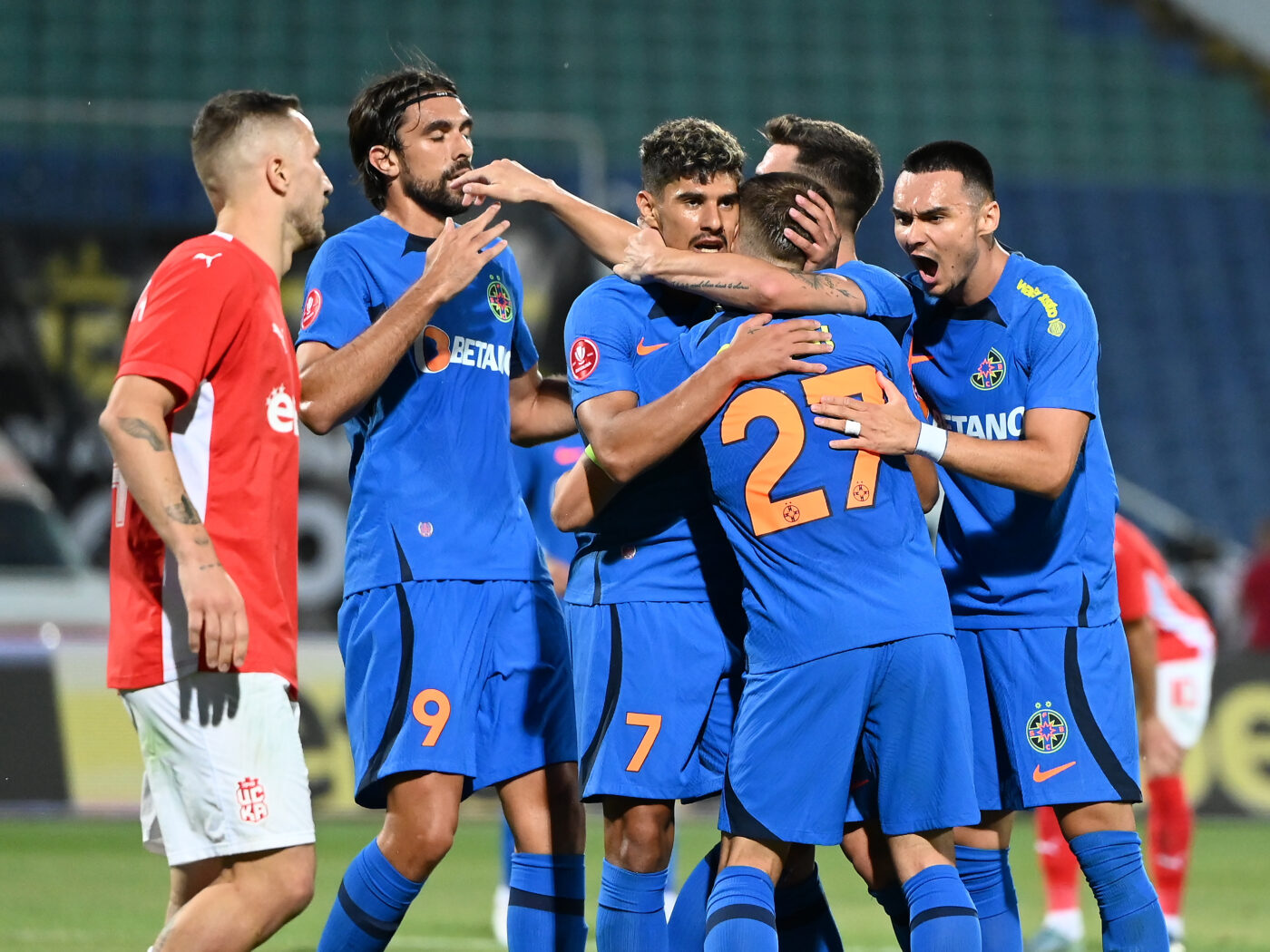 Titularul pleacă de la FCSB pentru 3 milioane de euro! Anunțul despre transfer vine din străinătate: „Devine oficial în zilele următoare”