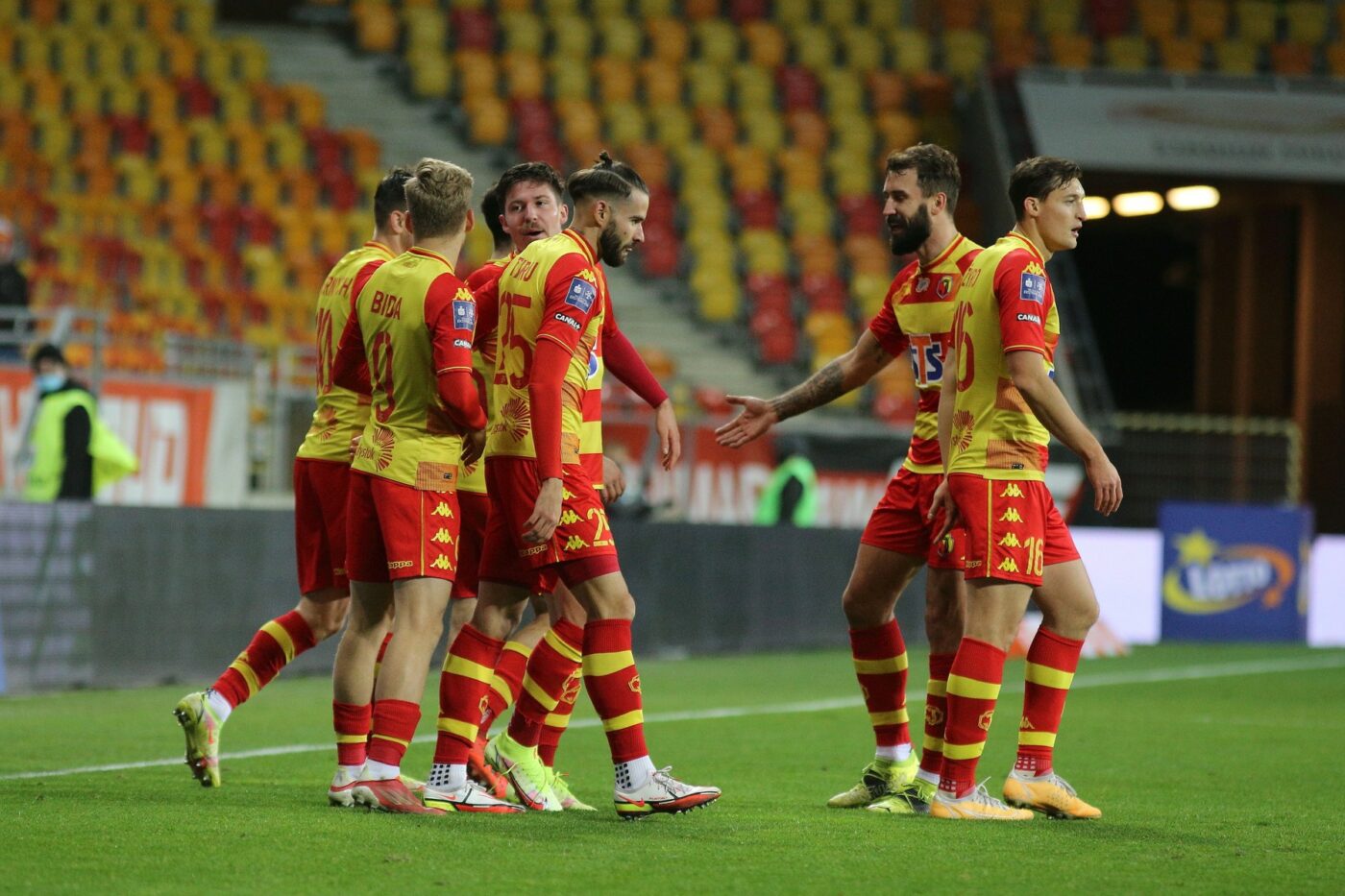 Un fost campion al României poate da lovitura carierei pe final de mercato! E dorit în Emirate, dar și în liga din Europa care s-a umplut de români. Câți bani poate câștiga | EXCLUSIV