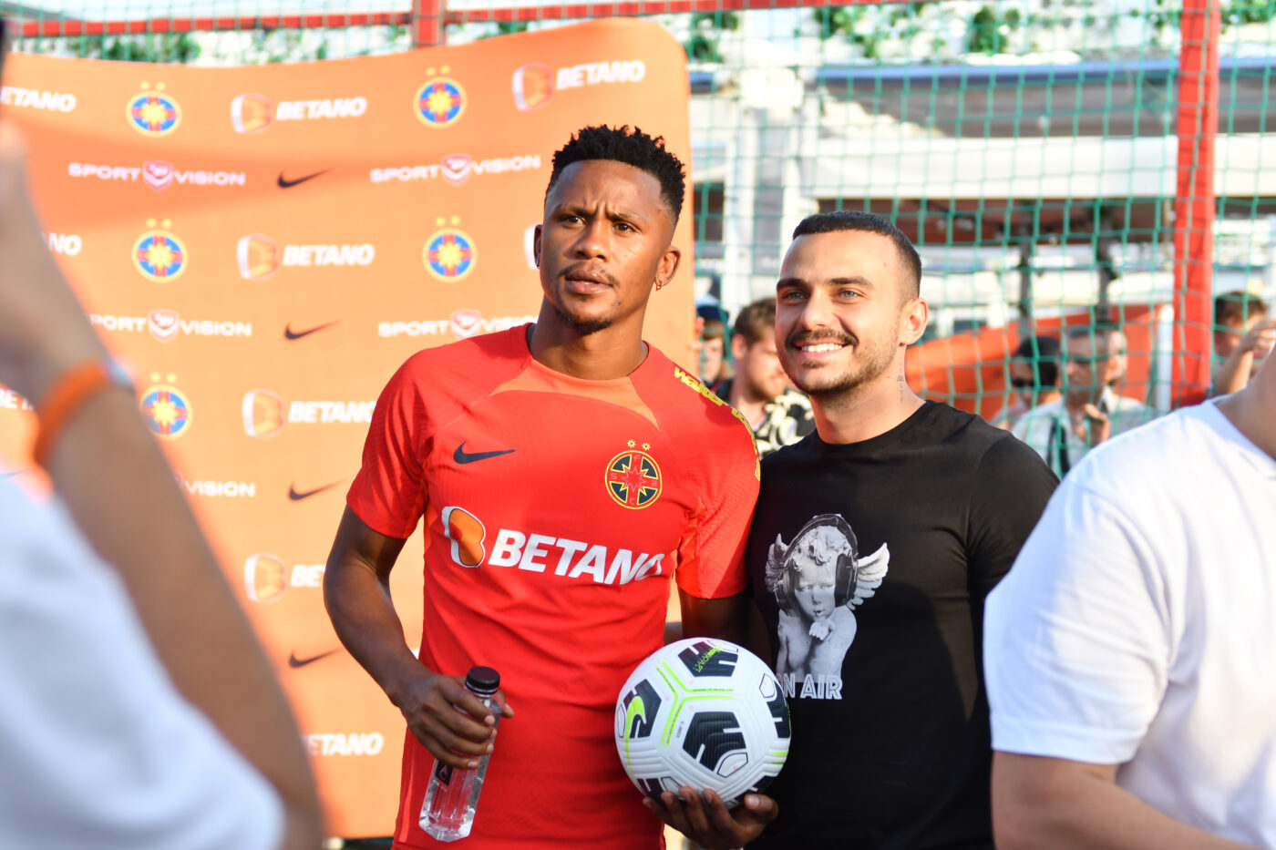 Variantă incredibilă din Africa de Sud în cazul transferului lui Siyabonga Ngezana, după ce fundașul nu prinde minute la FCSB: „Trebuie să dea banii înapoi pentru el!”
