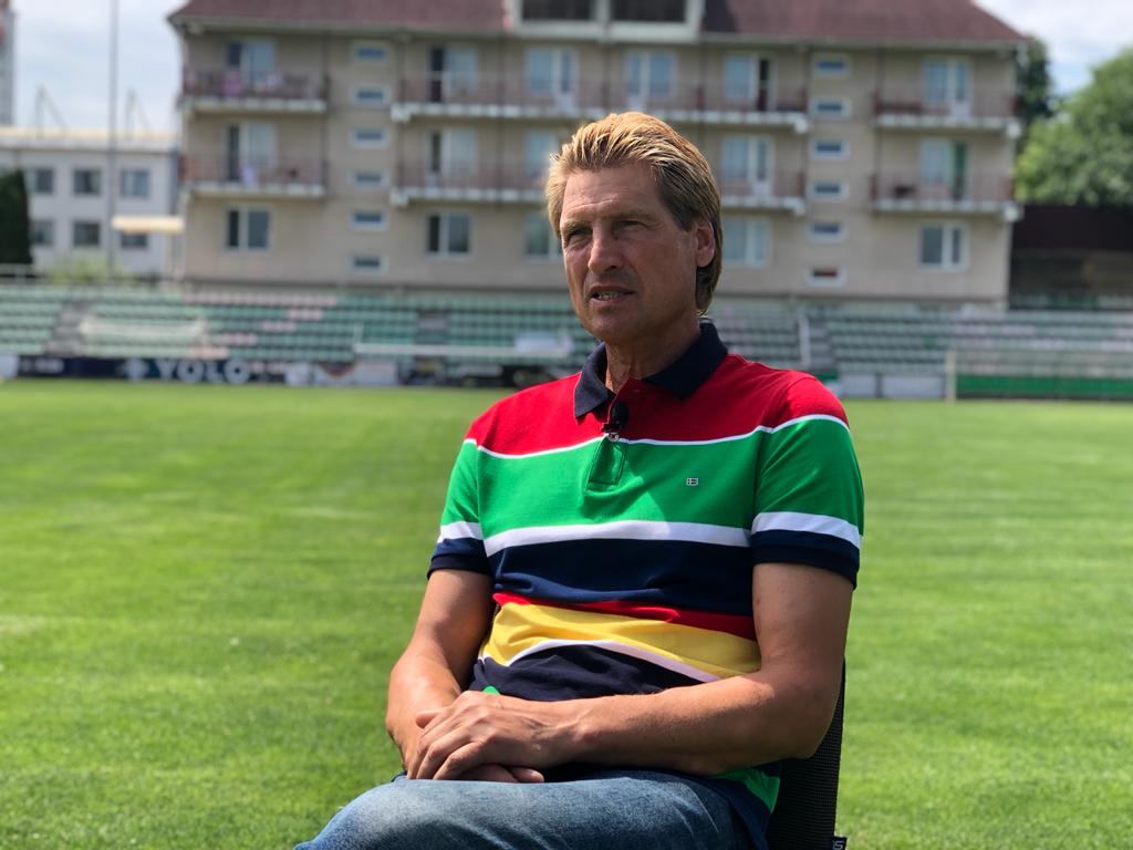 „Burleanu are susținere politică? Dacă a promis doar două mandate, să se țină de cuvânt! Rezultatele îl aduc pe Mircea Sandu în fața lui”. Selecționerul Moldovei U20 îl ia la țintă pe șeful FRF. Amintiri de fotbalist la Tiraspol: „Ne-am refugiat în subsolul hotelului, trăgeau cu tunurile înspre noi” | CORESPONDENȚĂ DE LA CHIȘINĂU