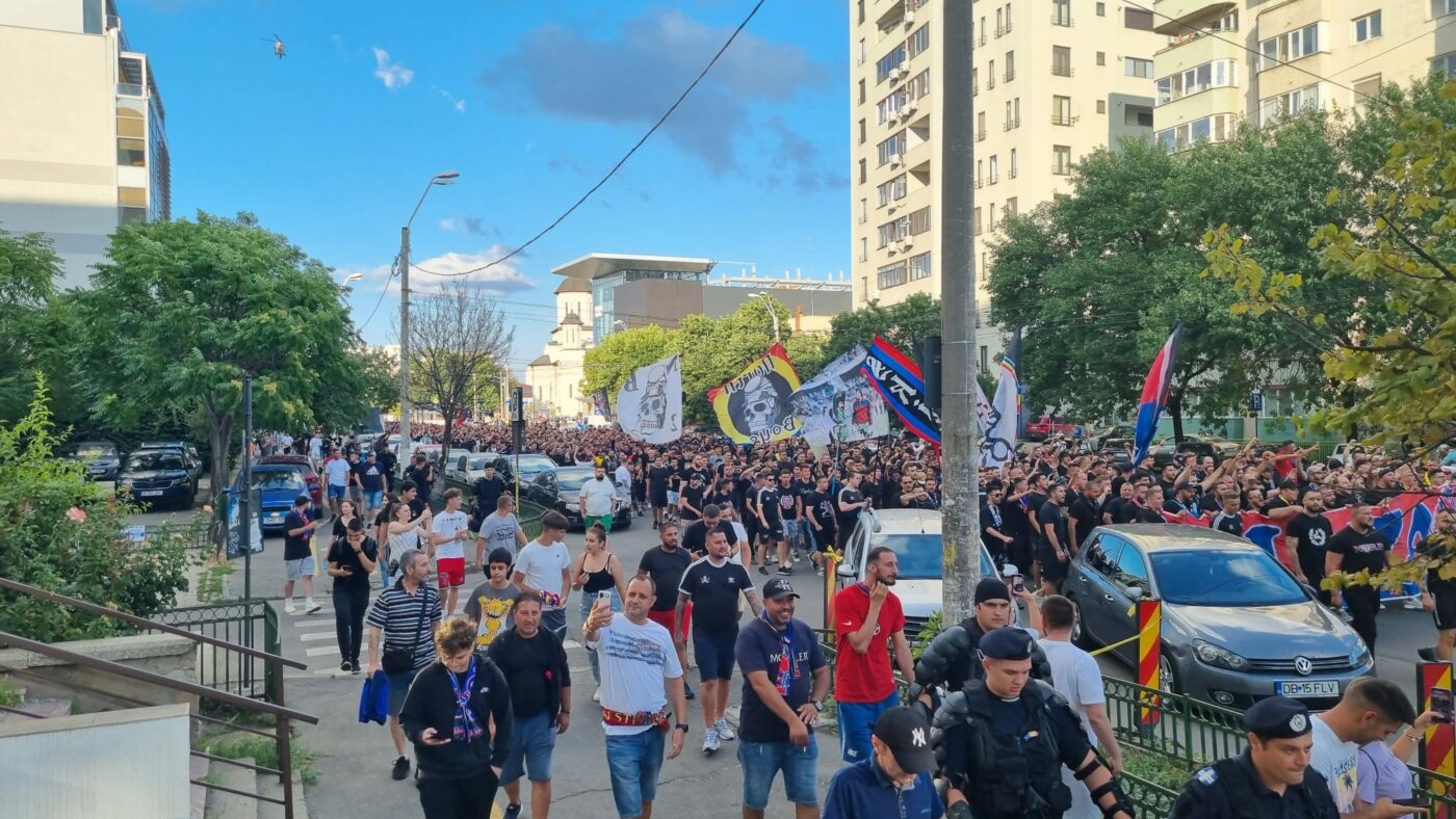 Spectacol pe străzile din București! Mii de ultrași se îndreaptă, în corteo, spre stadionul Ghencea pentru meciul FCSB – CFR Cluj | VIDEO
