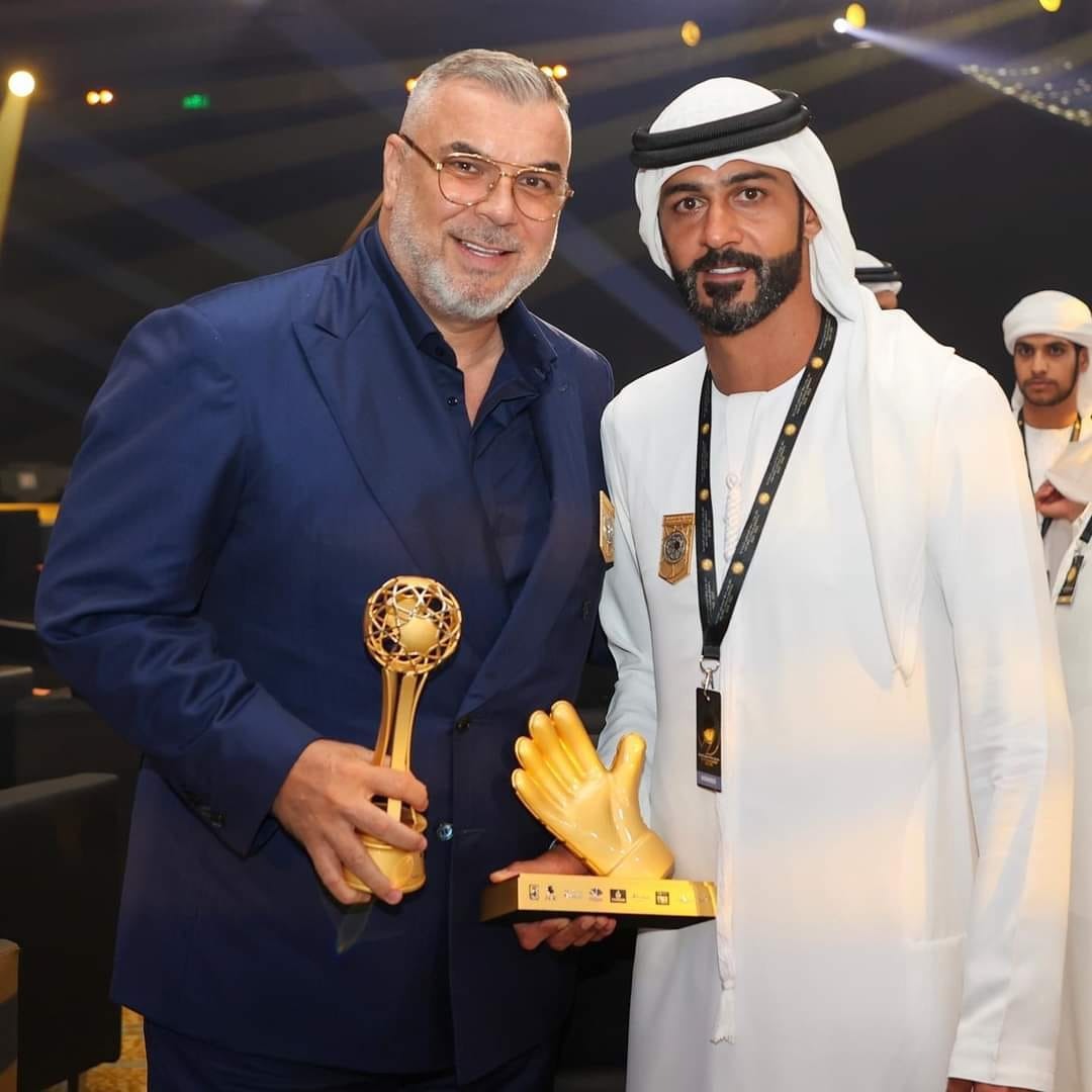 Încă o distincție pentru Cosmin Olăroiu în Emiratele Arabe Unite. Tehnicianul român culege trofeu după trofeu