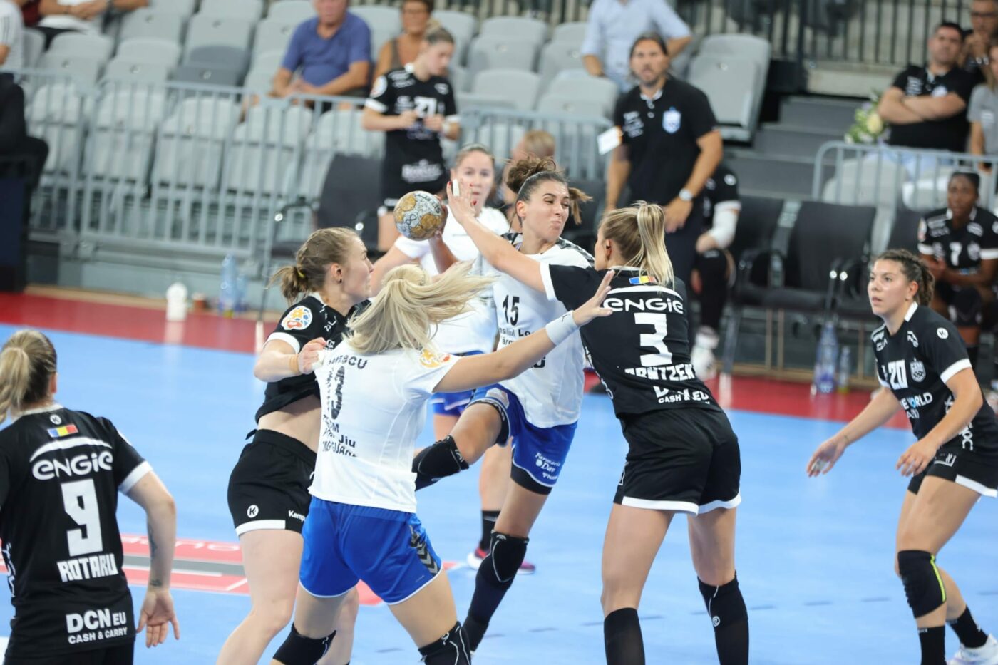 S-a stabilit finala Supercupei României la handbal feminin! Cu cine se va duela duminică la Pitești campioana CSM București