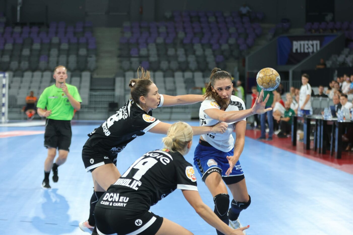 Legea Novak în handbalul feminin, un scandal continuu? Acuzate sunt CSM București și Dunărea Brăila, care au interpretat paragraful. Federația a încurcat și ea borcanele: gafă sau ajutor pentru anumite echipe? | EXCLUSIV