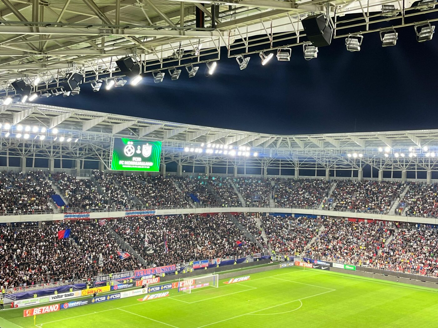Fanii FCSB nu au mai ținut cont de nimic, la meciul cu Nordsjaelland! Bannerul afișat pe stadionul din Ghencea care aprinde din nou spiritele în războiul pentru identitate cu CSA Steaua |  VIDEO&FOTO