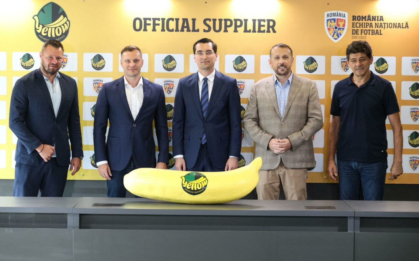 Răzvan Burleanu a semnat un parteneriat cu principalul importator de banane din Europa. FRF va primi bani, iar „tricolorii” fructe!