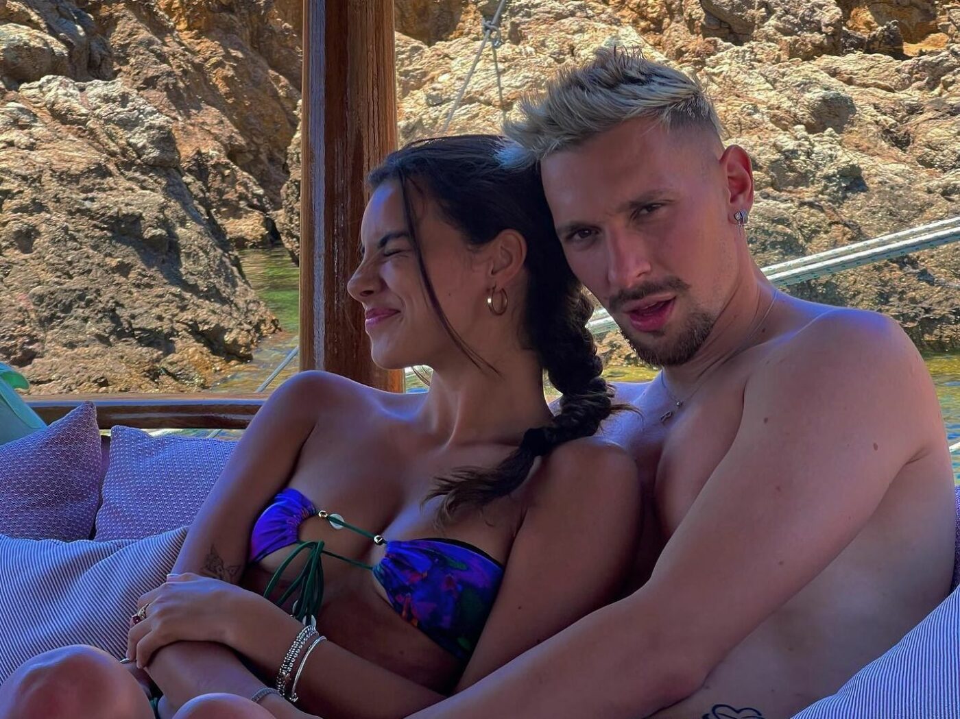 Imagini de senzație cu iubita unui fotbalist din Premier League. A strălucit la plajă și i-a transmis un mesaj de dragoste partenerului său: „Tu și cu mine suntem meniți!” | GALERIE FOTO