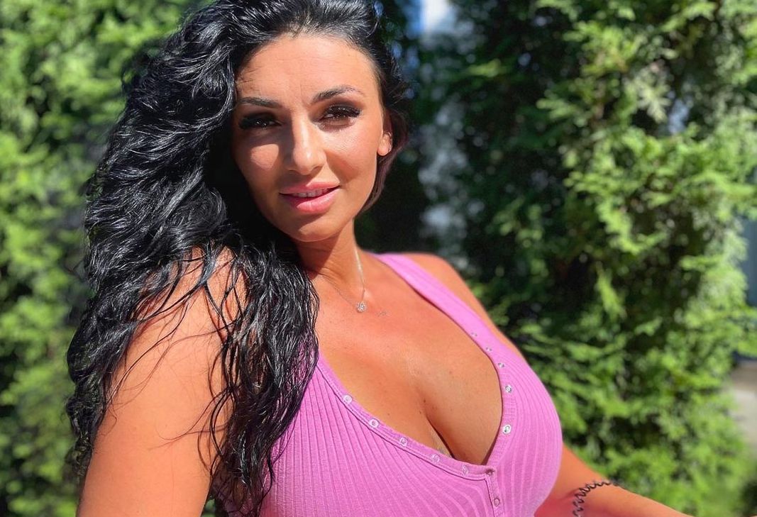 Cea mai sexy antrenoare din România s-a dezlănțuit pe internet. Mihaela Evi nu și-a pierdut senzualitatea și a postat imagini provocatoare pentru fanii săi | GALERIE FOTO