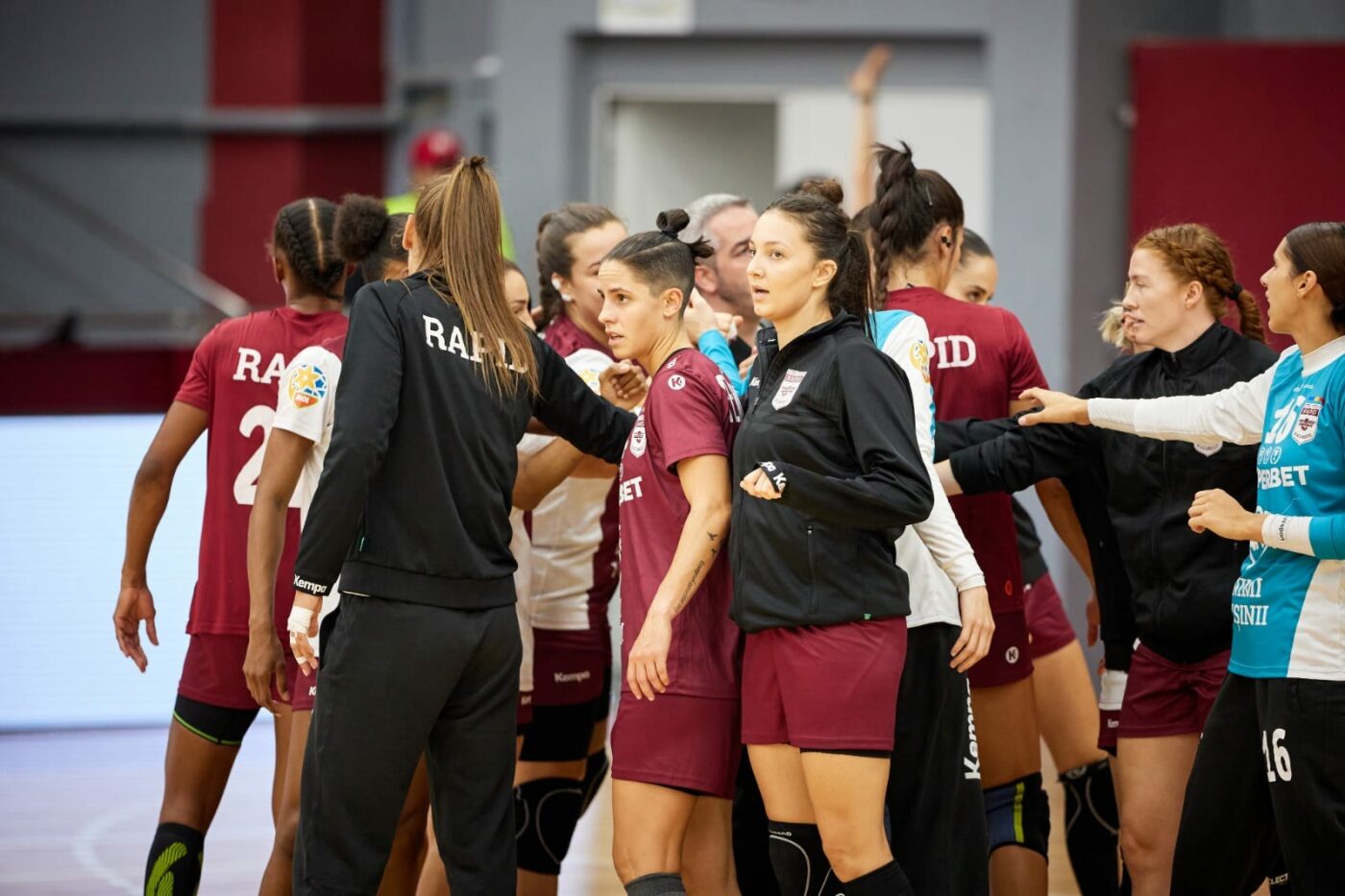 De ce a ajuns Rapid în criză? Motivele pentru care fosta campioană din handbalul feminin a ajuns să fie învinsă acasă de o nou-promovată, Corona Brașov | SPECIAL
