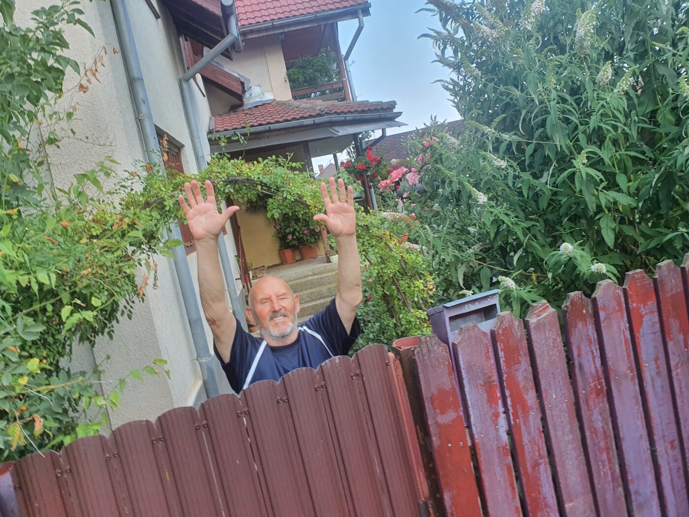 „Îți dai seama ce coșmaruri o să sufere săracu’ Lucescu înainte să moară?”. Ioan Sdrobiș îl șicanează pe Il Luce: „Te duci dincolo cu blaturile pe creier?”. Dezvăluire uluitoare despre Dinu: „L-au îmbrăcat în milițian și l-au evacuat prin cimitir”. Episod incredibil la Vaslui cu Iordănescu jr.: „Porumboiu îmi sugera să-l bag mai mult, să-i dau banderola” | FOTO&VIDEO EXCLUSIV
