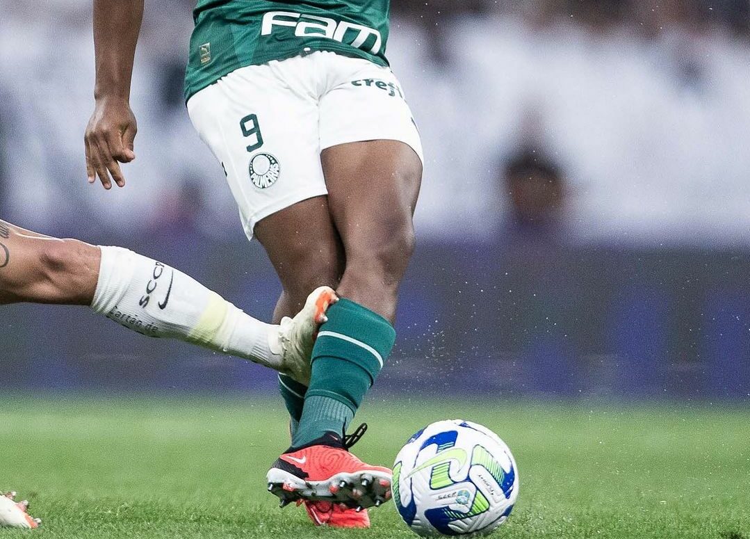 La un pas să îi încheie cariera puștiului minune din Brazilia, pe care Real Madrid a plătit 60 de milioane de euro! Intrarea criminală a fost pedepsită cu cartonaș roșu, după imaginile VAR | VIDEO