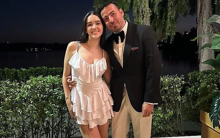 În ce relații a rămas Adrian Cristea cu mama fiicei lui, Denisa Nechifor. Cei doi nu ezită să se fotografieze împreună, ca o adevărată familie