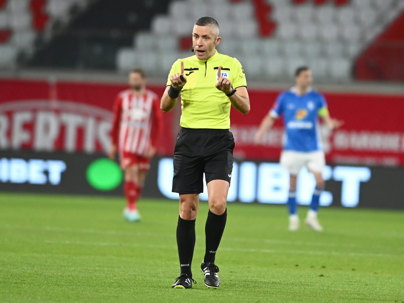 Ce scrie presa din Barcelona despre arbitrajul lui Radu Petrescu din meciul echipei lui Xavi!