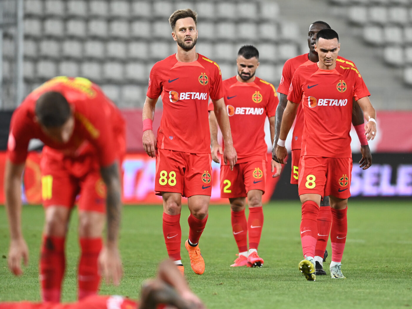 Cel mai contestat fotbalist de la FCSB, dat afară de două ori de Gigi Becali, dar care nu s-a dat bătut, rupe tăcerea! Mesaj tranșant și puternic pentru patronul care l-a umilit, în direct, la TV!
