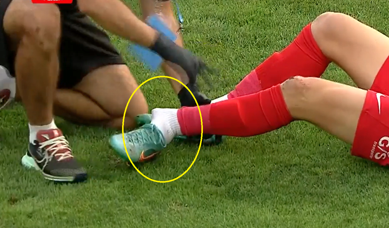 Accidentare cutremurătoare în Superliga, în Petrolul – Hermannstadt! Fotbalistul lăudat de Gigi Becali pentru cât e de deștept i-a fracturat piciorul unui adversar: jucătorii celor două echipe au început să plângă pe gazon când au văzut cum arată! | VIDEO
