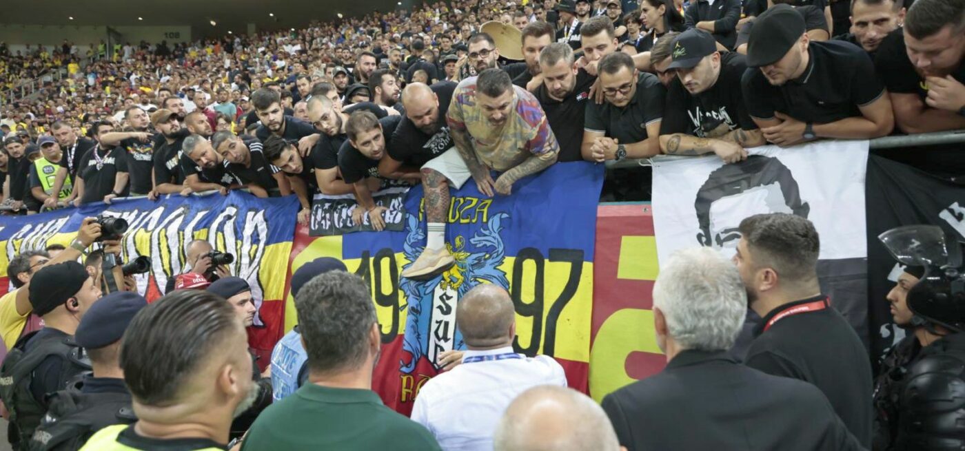 Complot între suporteri și Jandarmerie?! Dezvăluiri făcute după România – Kosovo și acuzații grave la adresa oaspeților: „Au verificat banner-ul, ne-au lăsat să intrăm cu el!” | VIDEO EXCLUSIV ProSport Live