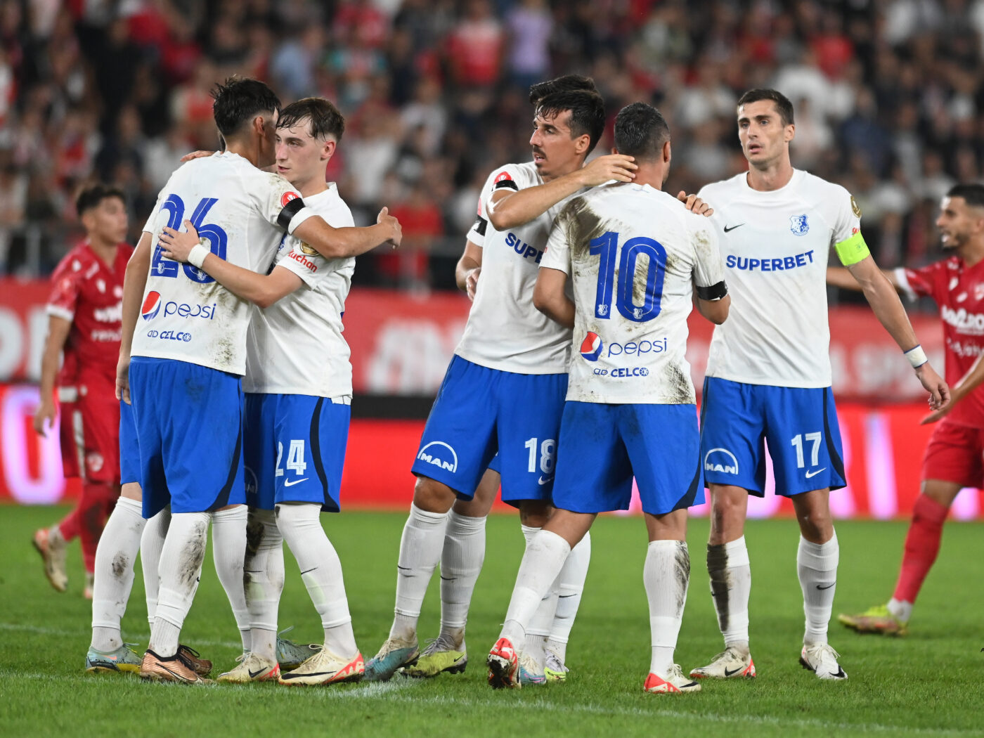 Dinamo – Farul Constanța 0-2, în etapa a 10-a din Superliga | Campioana câștigă în inferioritate numerică!