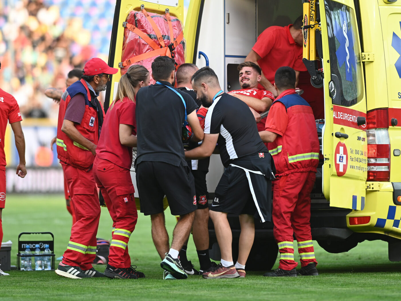 Detalii de ultimă oră despre accidentarea terifiantă a lui Dragoş Iancu! E mai gravă decât se credea: ar avea fractură de maleolă şi a fost dus la Spitalul de Urgență Floreasca! Cât va lipsi de pe gazon | EXCLUSIV