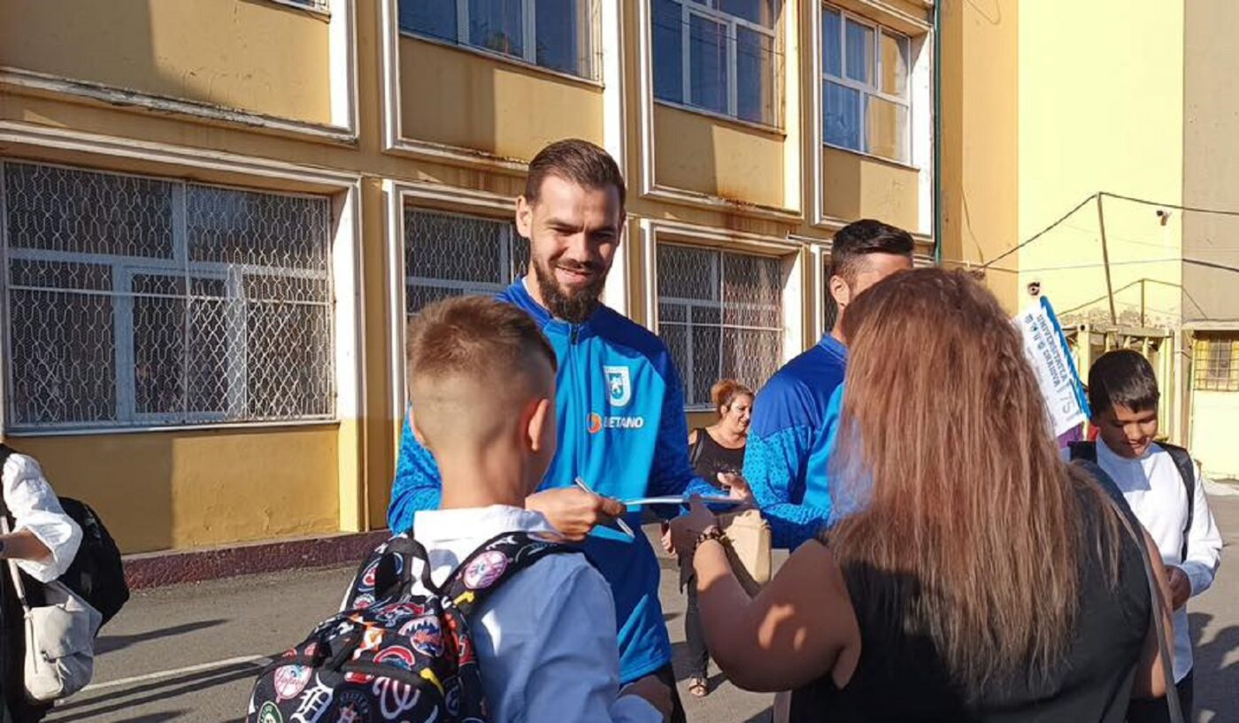 Elvir Koljic, cucerit total de acțiunea Universităţii Craiova din prima zi a noului an școlar: „La noi, în Bosnia, nu se practică!”