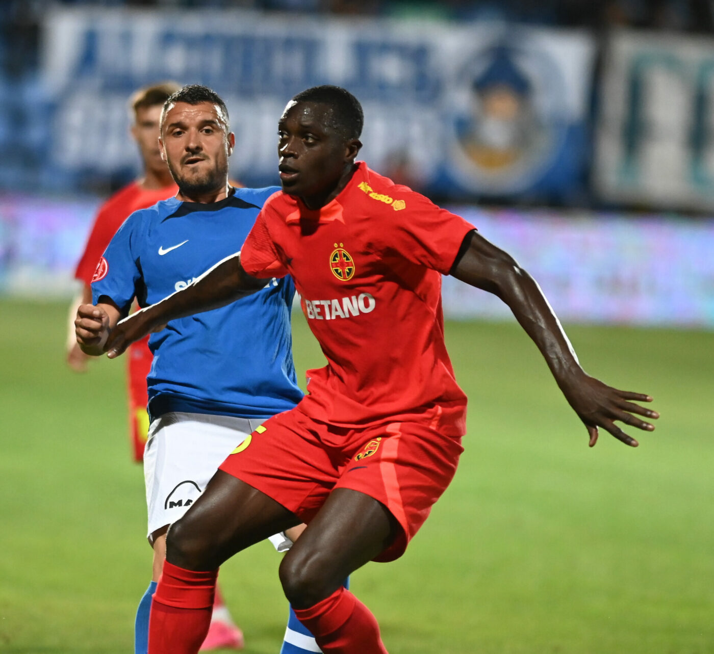 FRF a luat de urgență măsuri, după ce Joyskim Dawa a fost ținta atacurilor rasiste ale fotbalistului Robert Stănici! Ce a decis forul condus de Răzvan Burleanu
