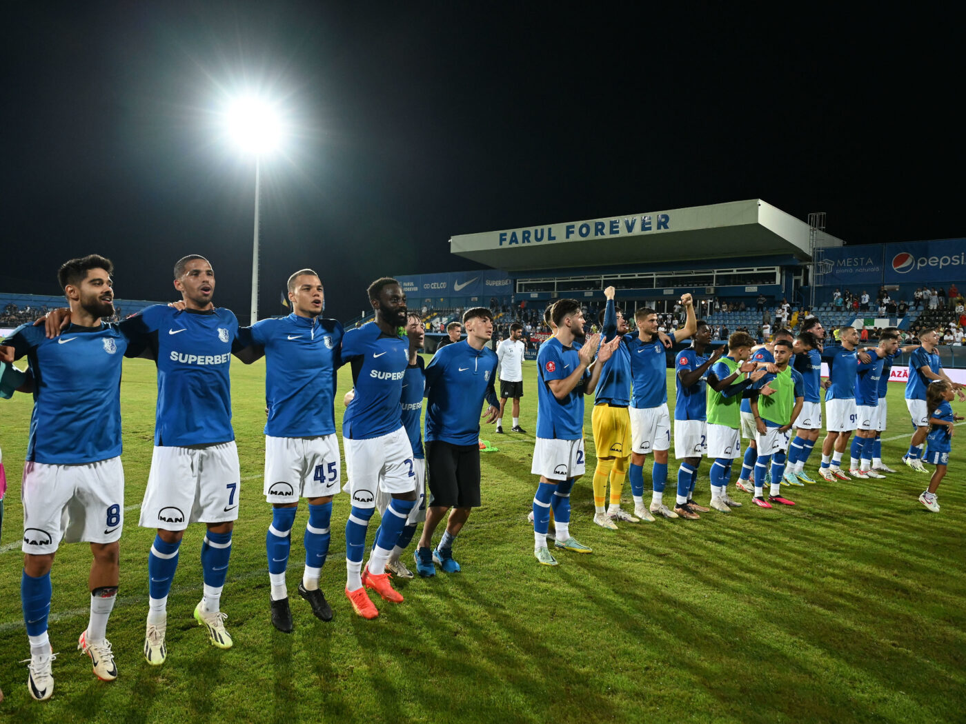 FC U Craiova – Farul Constanța, Live Video Online, de la ora 21:30, în runda a 8-a din Superliga. Budescu, doar rezervă. Echipele de start