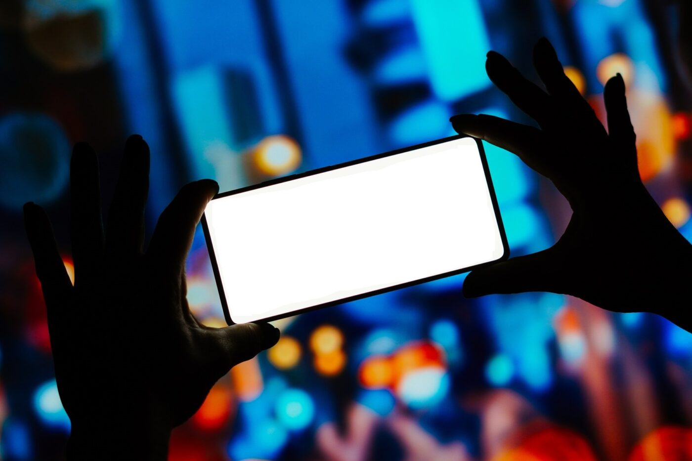 Fabulos! Ce contract a semnat un fotbalist foarte cunoscut și în România: nu are voie să atingă telefoanele fanilor care vor să facă poze cu el, nici să își facă selfie cu aparatele mobile!