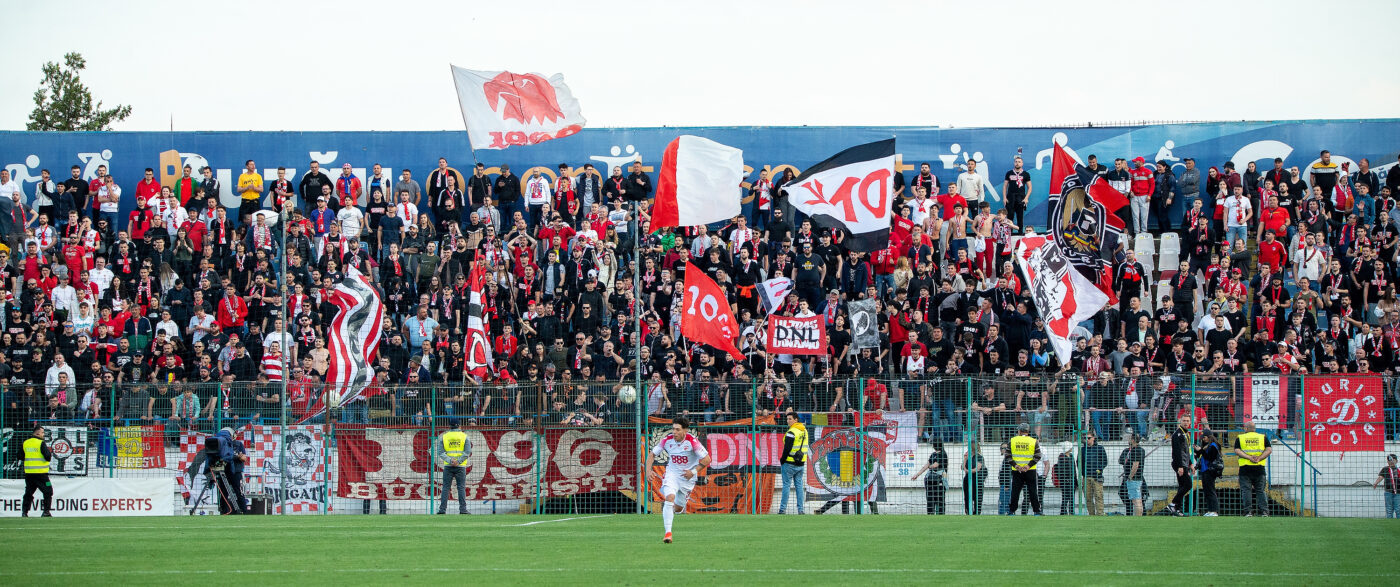 Varianta la care nu se aștepta nimeni: Dinamo poate organiza meciul cu Farul într-un oraș roș-albastru!