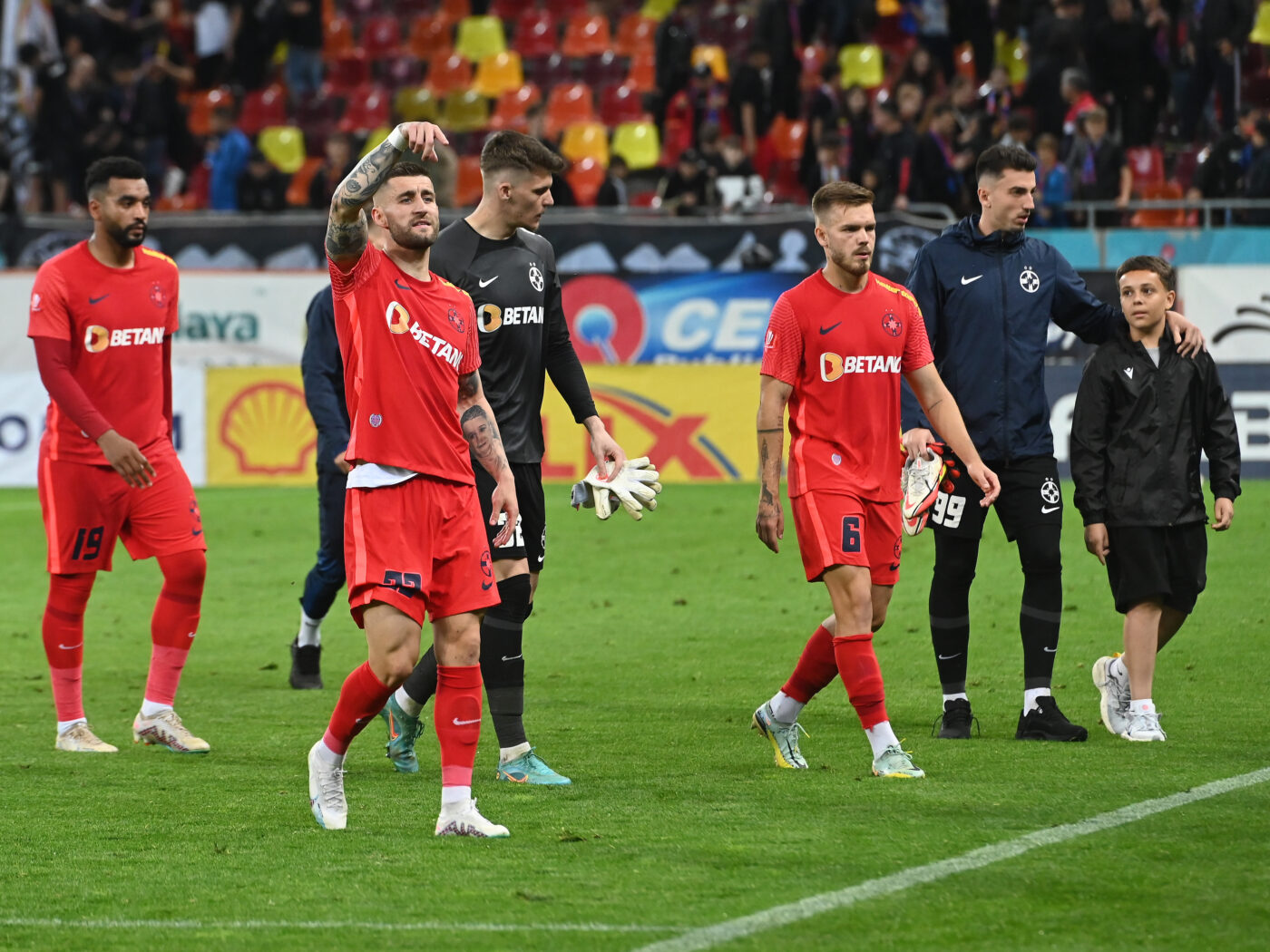 Gigi Becali, criză de nervi la adresa unui fotbalist de la FCSB. „Faza aia a umplut paharul! Facem pe supăratul că vrem să jucăm?”
