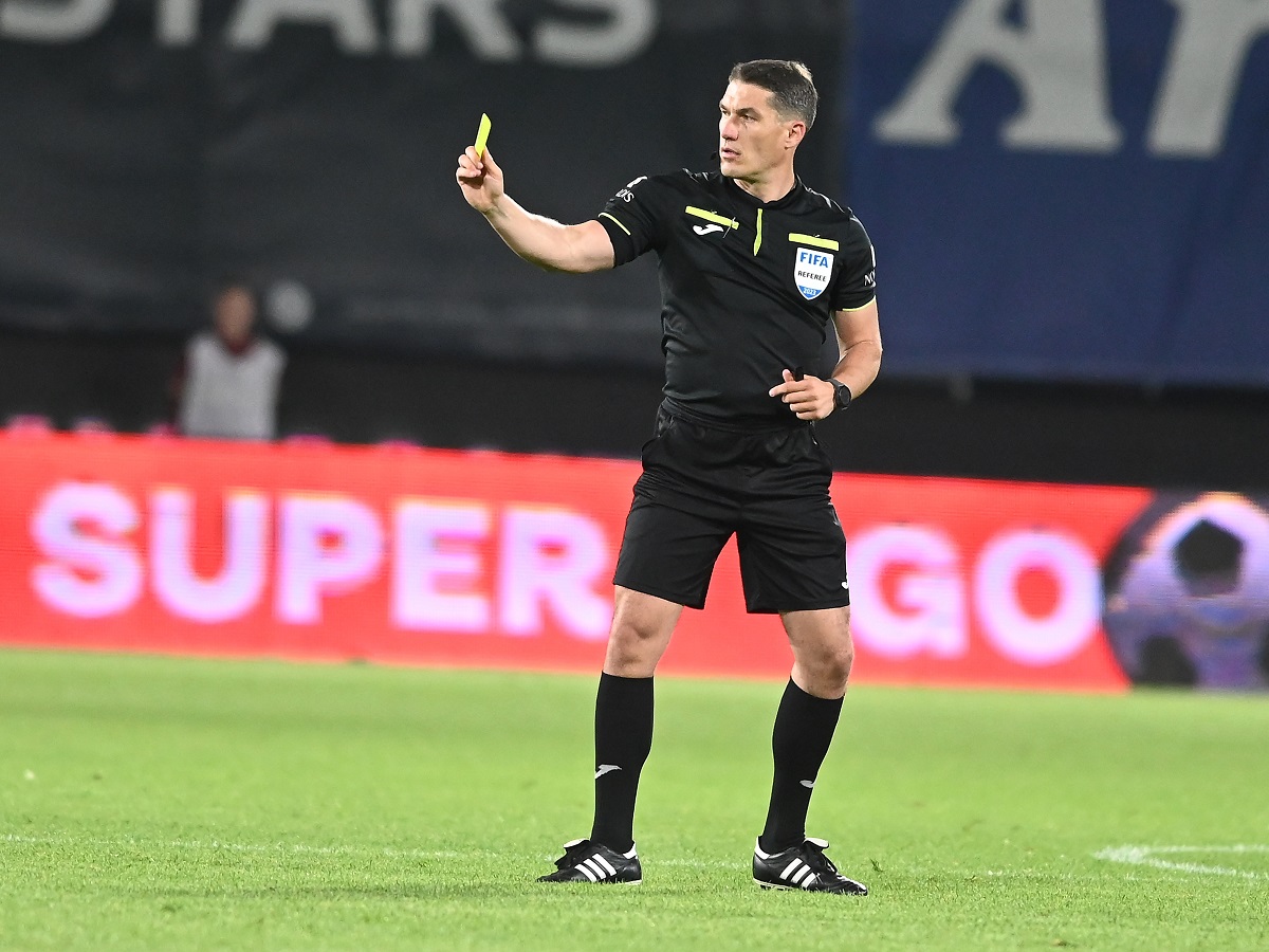 Istvan Kovacs, în centrul atenției la meciul CFR Cluj – Petrolul 1-0! „Lupii” au cerut vehement două penalty-uri, dar „centralul” nu a putut fi înduplecat | FOTO
