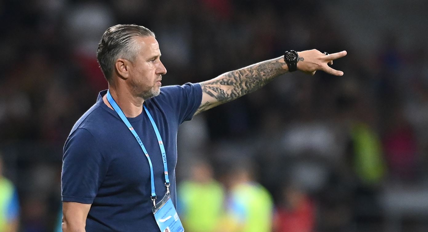 Laurențiu Reghecampf, decizie dură la Universitatea Craiova! I-a pedepsit pe fotbalişti după eşec
