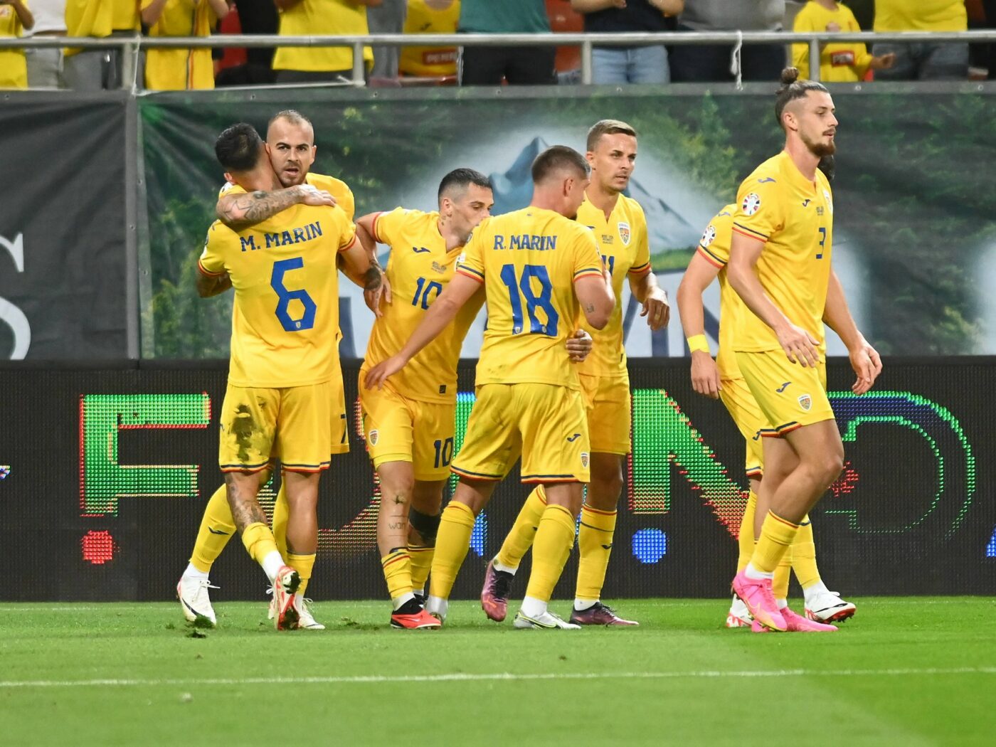 Noua vedetă a României, la un pas să prindă transferul carierei după meciul cu Kosovo! Impresarul a făcut anunțul fabulos: „Sunt discuții avansate cu cluburi din Premier League! Peste un an poate să joace acolo!” | EXCLUSIV