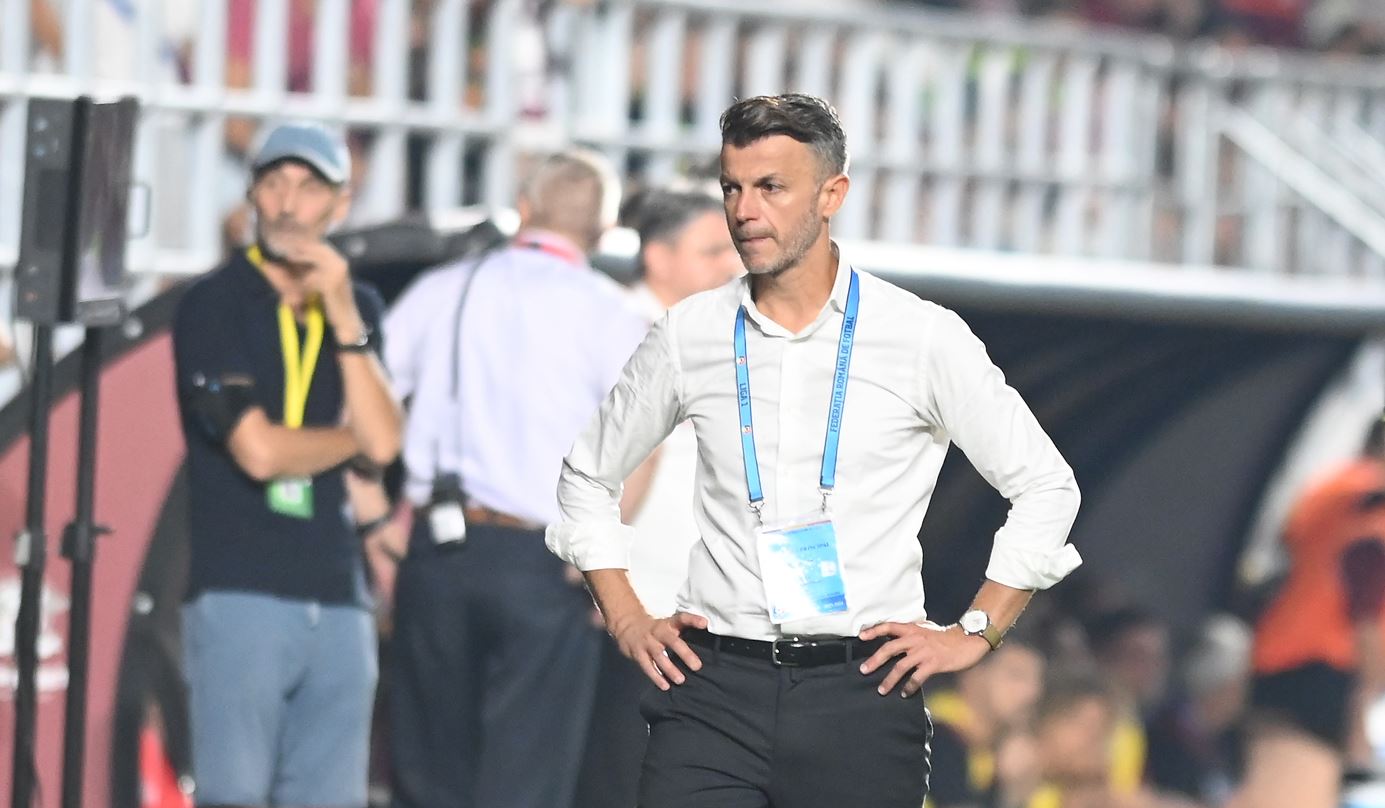 Ovidiu Burcă tratează cu indiferență situația delicată în care se află Dinamo. Formația din Ștefan cel Mare se clasează pe penultimul loc, însă antrenorul „câinilor” nu se agită prea tare: „Sunt foarte liniștit”