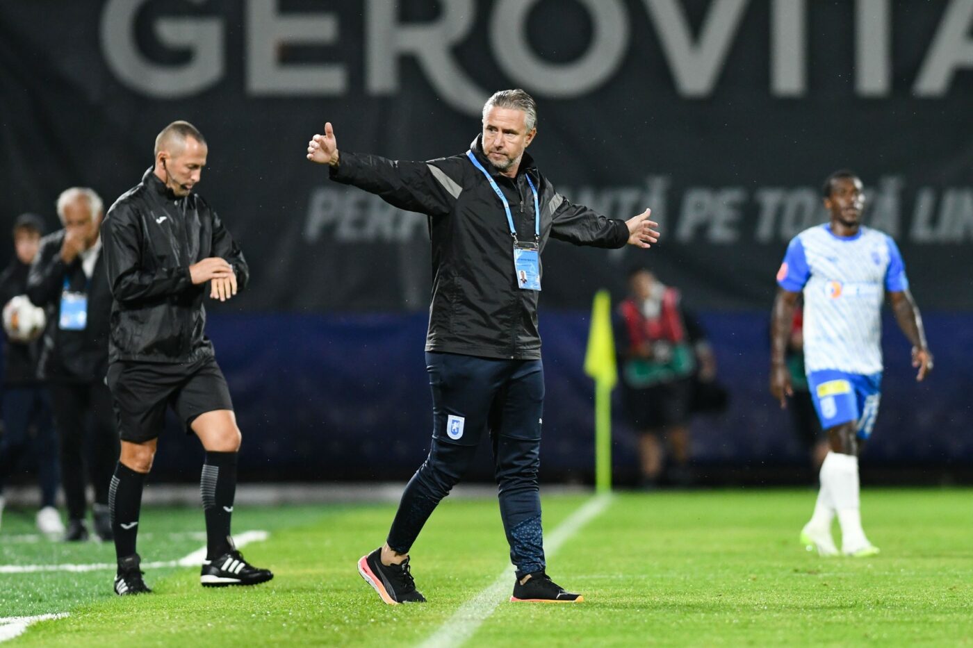 S-a aflat motivul pentru care Laurențiu Reghecampf a plecat iar de la Universitatea Craiova: „Este nemulțumit! Așa, nu poate să facă performanță!” | EXCLUSIV