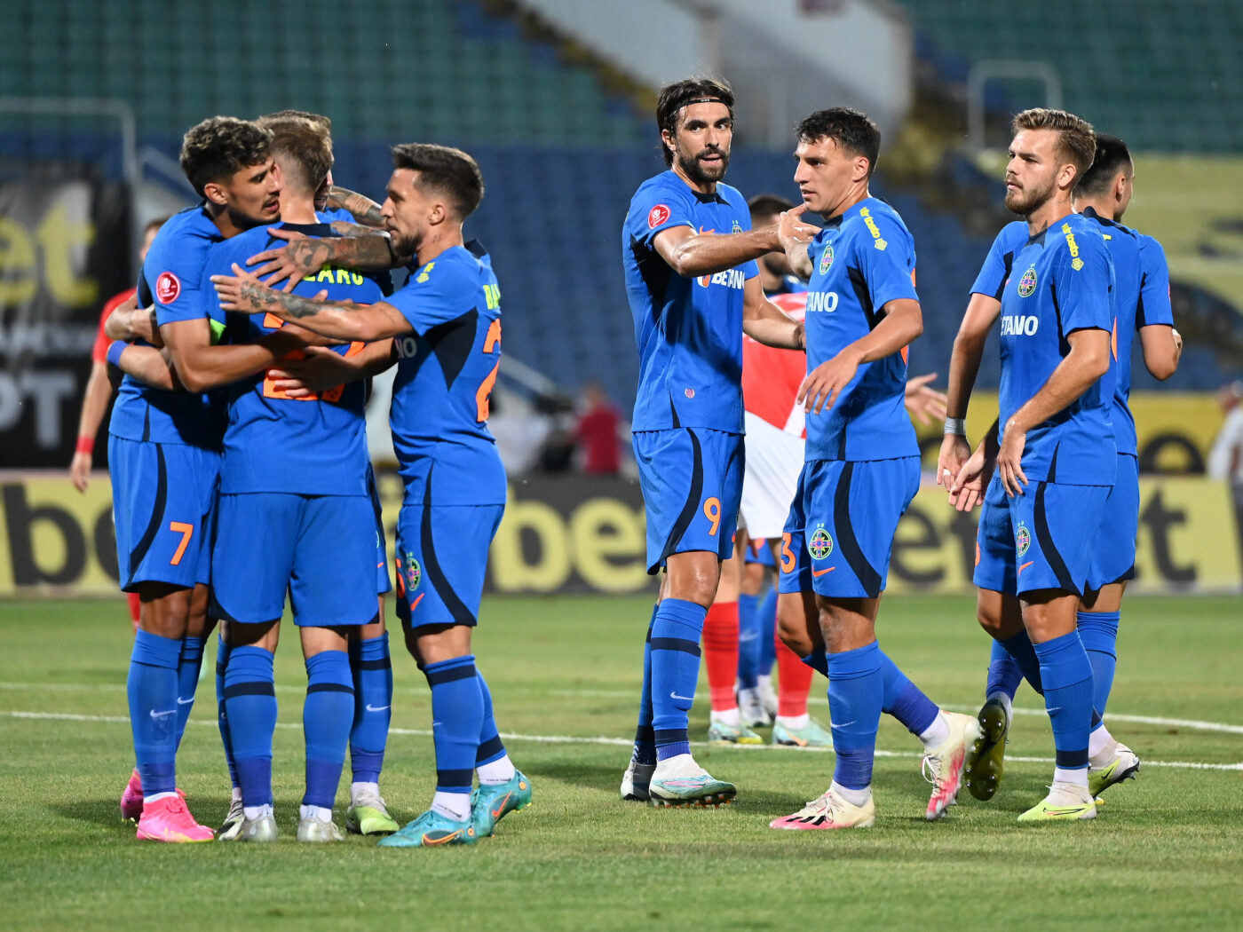 Secretele de la FCSB. Doi fotbaliști au plecat pe ascuns din România: „Au început să nu mai transpire astea!”