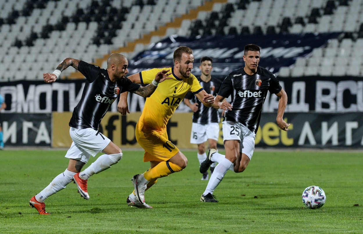 U Cluj dă lovitura pe final de mercato: fundașul central care l-a anihilat pe Harry Kane semnează