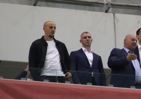 Vlad Chiricheș, invitatul special al celui mai mare dușman al lui Gigi Becali din fotbalul românesc! Alături de cine a urmărit meciul România – Israel | FOTO