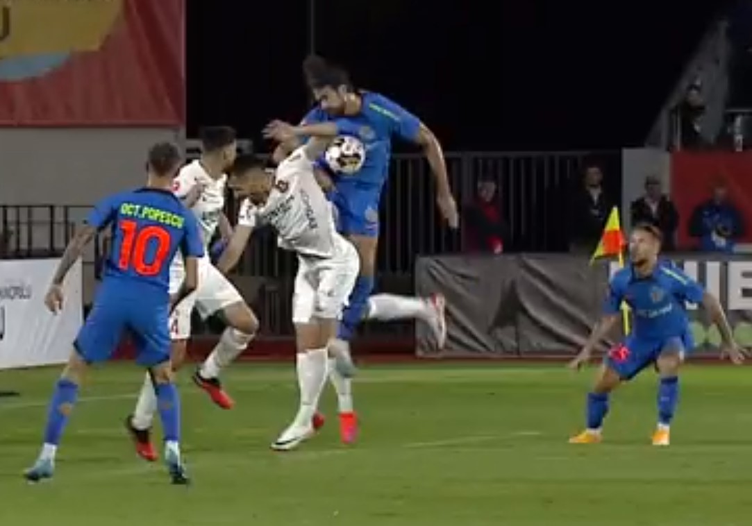Nu știe cu varza, dar o bagă-n ațe! Cum a dat gol Andrea Compagno. Din păcate pentru FCSB, arbitrul a anulat golul! A fost decizia corectă? | VIDEO