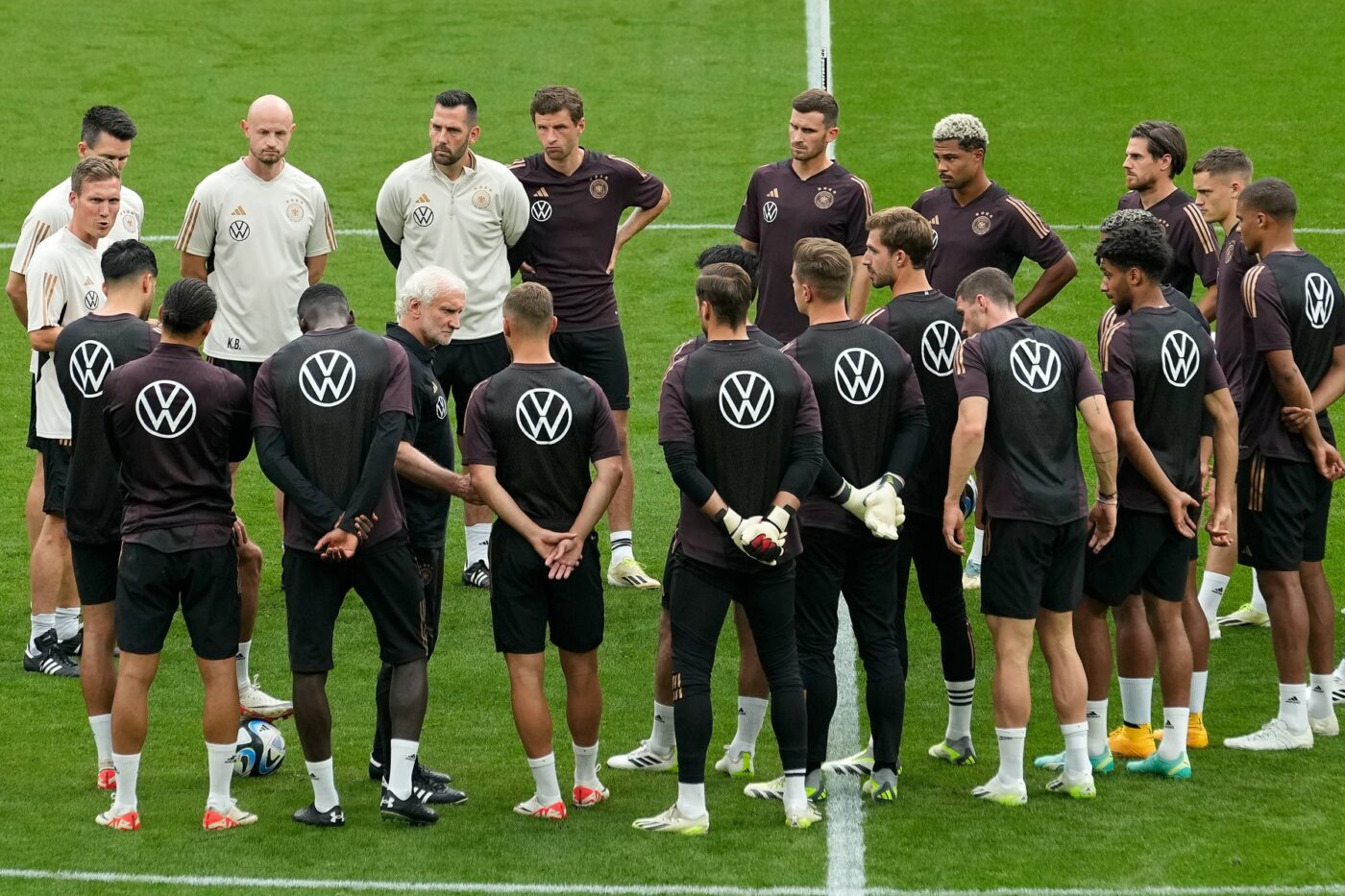 Federația Germană de Fotbal trebuie să îi dea bani lui Bayern Munchen dacă vrea să îl pună selecționer pe antrenorul dat afară de campioană! Cum e posibil acest lucru