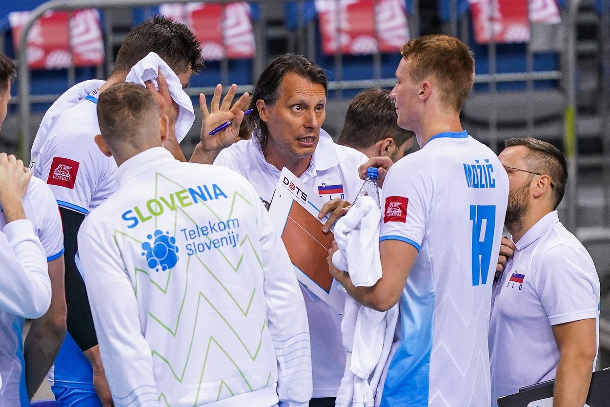 Antrenorul Giani Crețu face senzație cu naționala Sloveniei! Ce păstrează la Viena, acasă, de mai bine de trei decenii, cunoscutul tehnician. Azi se joacă la Roma semifinalele Eurovolley 2023