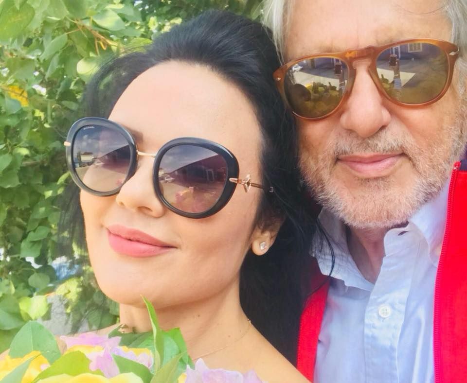 Căsnicia lui Ilie Năstase cu Ioana Simion stă pe un butoi cu pulbere. Nu mai locuiesc de luni bune împreună, iar bruneta a rupt tăcerea: „El e mai libertin, așa”