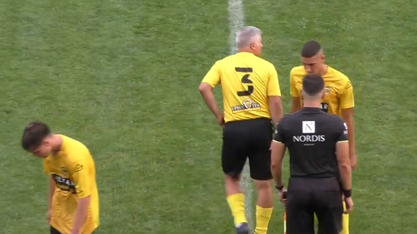La 53 de ani, un multipl campion cu Steaua a revenit pe gazon în Liga 3, la echipa pe care o și antrenează: ”Am dorit doar să le dau un impuls jucătorilor. Au nevoie de curaj”
