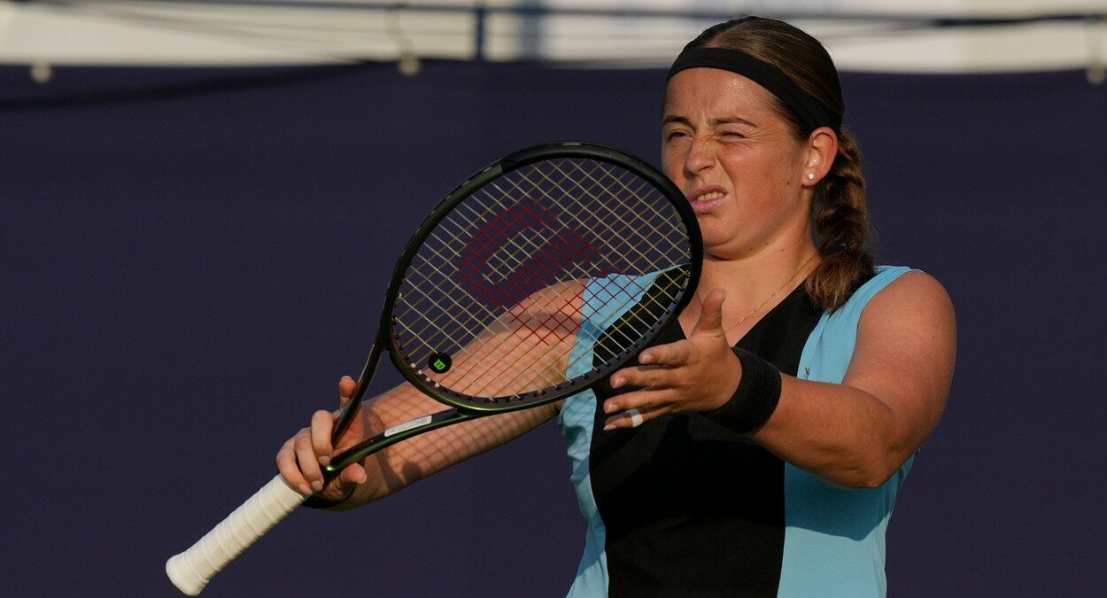 De necrezut ce s-a întâmplat la US Open după ce Jelena Ostapenko și-a lovit adversara cu mingea în față! Ironia făcută de fani: „I-a trimis mesaj înaintea meciului” | VIDEO