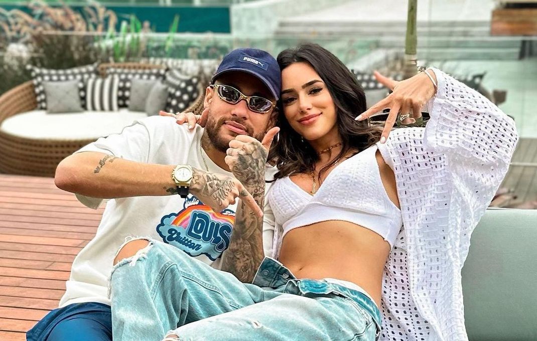 Iubita însărcinată a lui Neymar, dezamăgită după ce fotbalistul a petrecut alături de două femei la club. Mesajul dur transmis de Bruna Biancardi